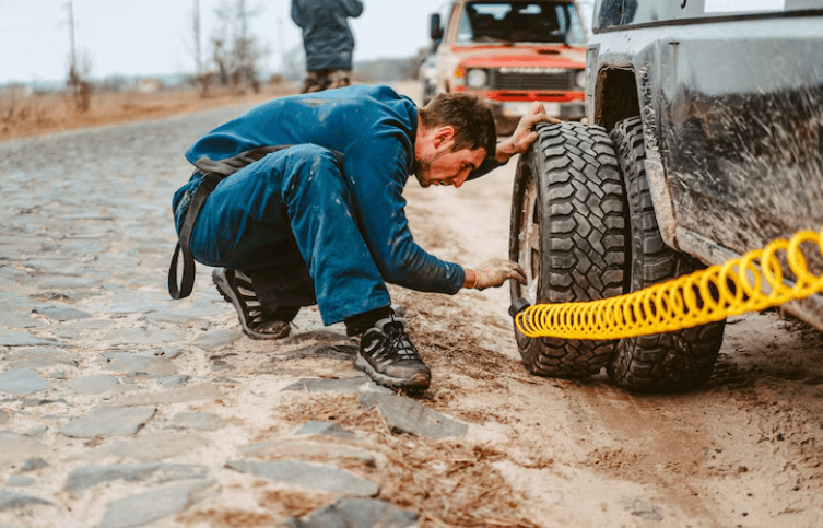 Why Standard Insurance Roadside Assistance Falls Short for Corporates – And How Custom Fleet RSA Solves the Gap?