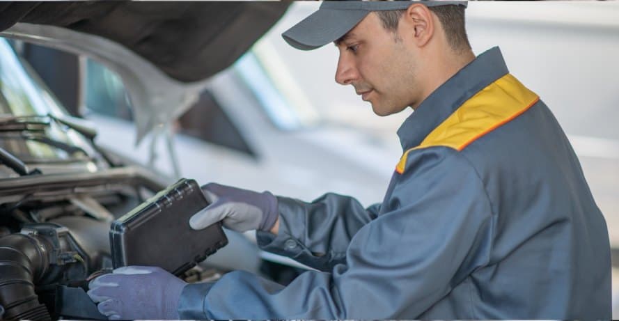 Why You Shouldn&#8217;t Put Oil in a Hot Engine ?