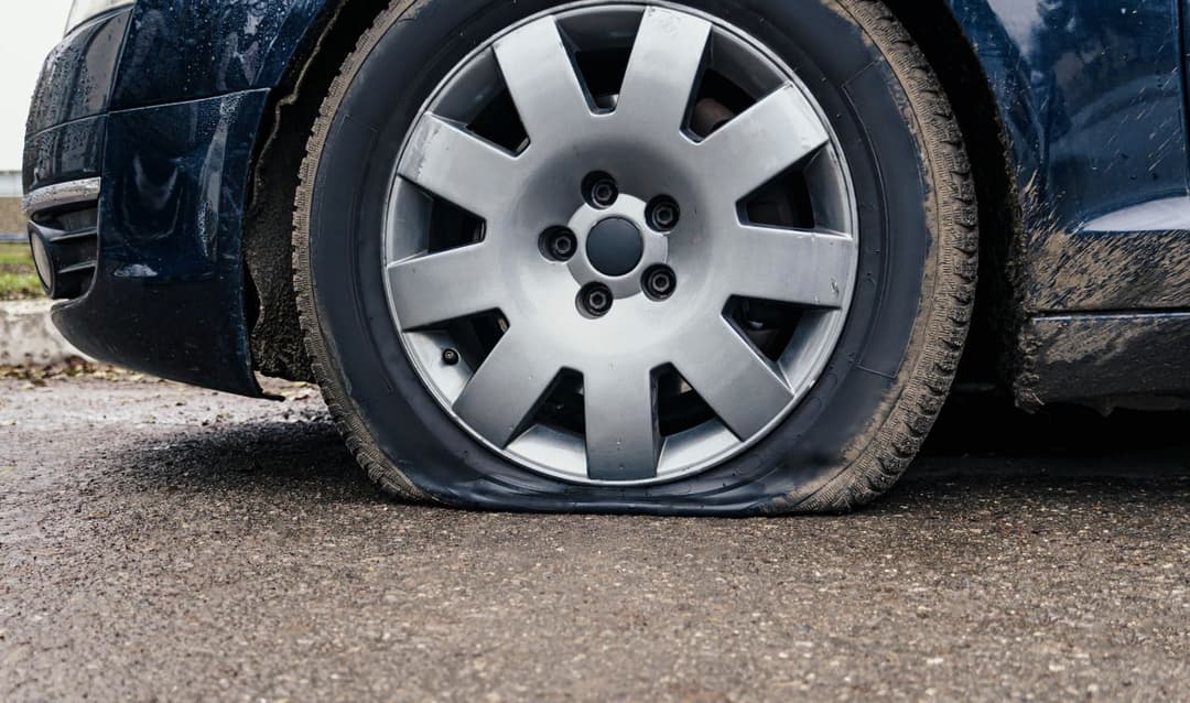 Can car tyres deflate without a puncture