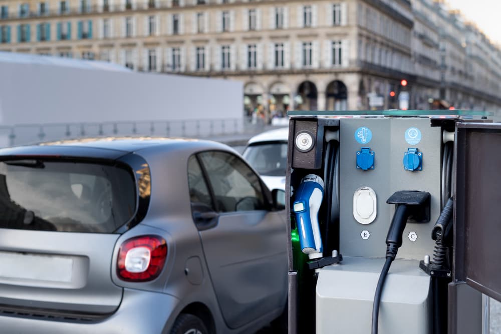 Voltpost Air: Streetlight EV Charging Expands Urban Coverage