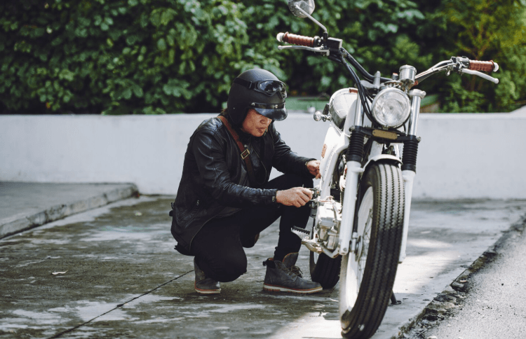Road Side Assistance for Bike Riders: Breakdowns, Tyres, Fuel and Safety Steps