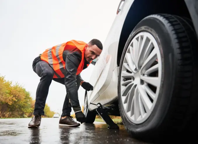 Why Crossroads Helpline Is the Best Roadside Assistance Service in Delhi
