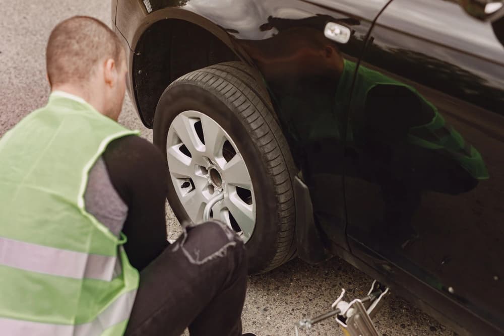 Flat Tyre Help at Night Near Me – 24×7 in 30 Mins