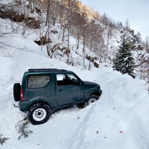 Damages caused to a car by snow