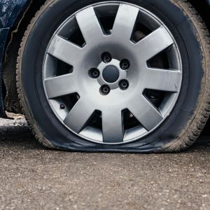 How to know if the tyre is punctured