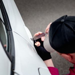 What are the benefits of a professional locksmith?
