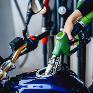 Car engine oil price vs motorcycle oil price in India